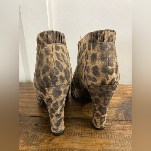 Sam & Libby 8.5 leopard ankle boots heels - Picture 4 of 8